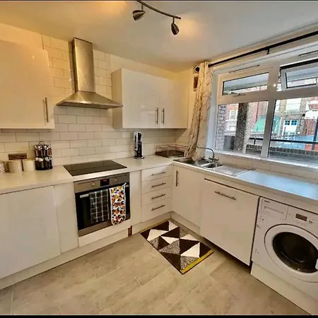 Lovely 2Br Suite In Bow, E3